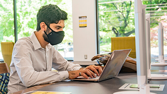 A student registers for spring 2021 classes at Purdue University Fort Wayne.