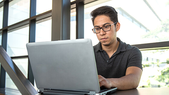 A student checks on his financial aid refund.