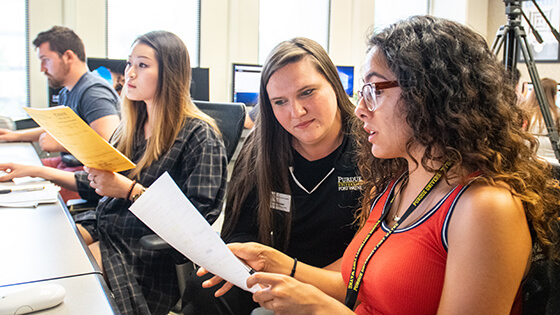 Incoming students review information with Purdue Fort Wayne staff.