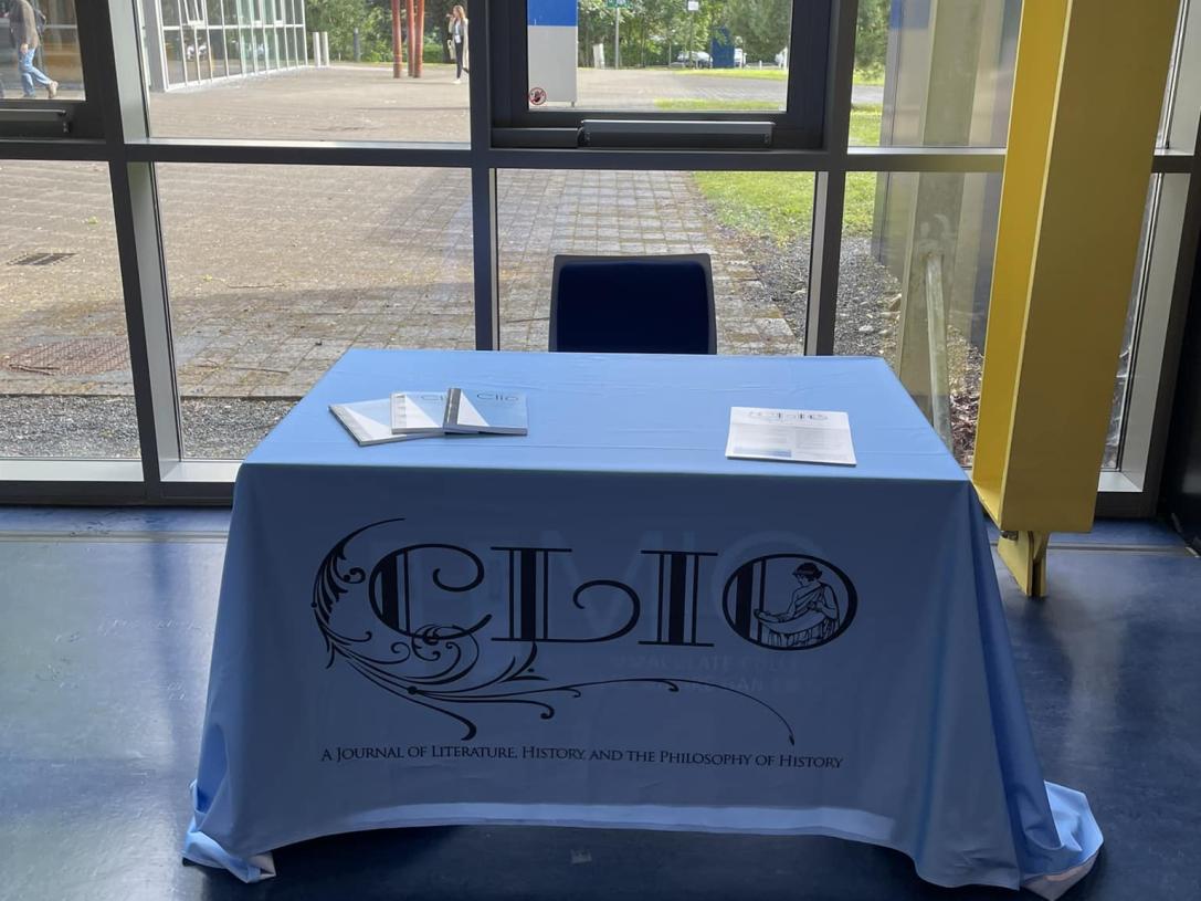 Table with blue tablecloth with CLIO logo printed on it.