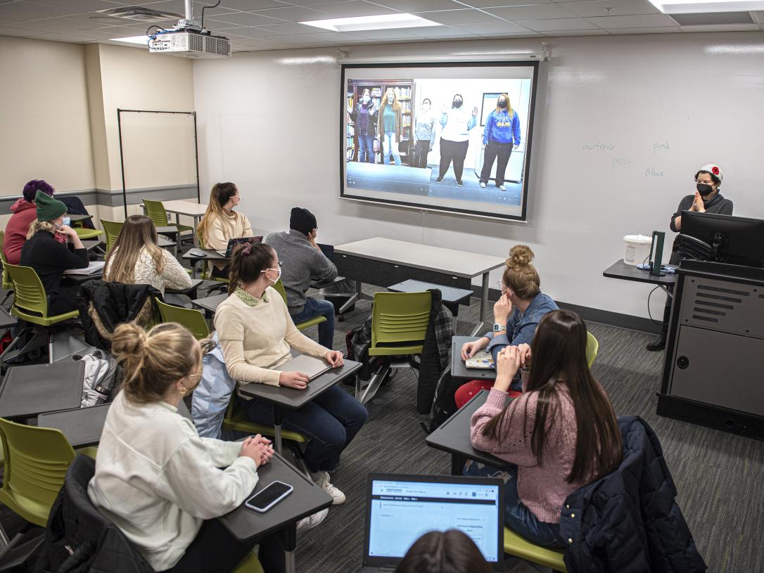 CSD professor Gurevich lectures in class