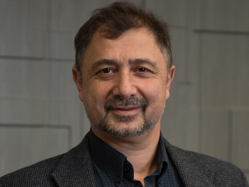 Peter Dragnev headshot