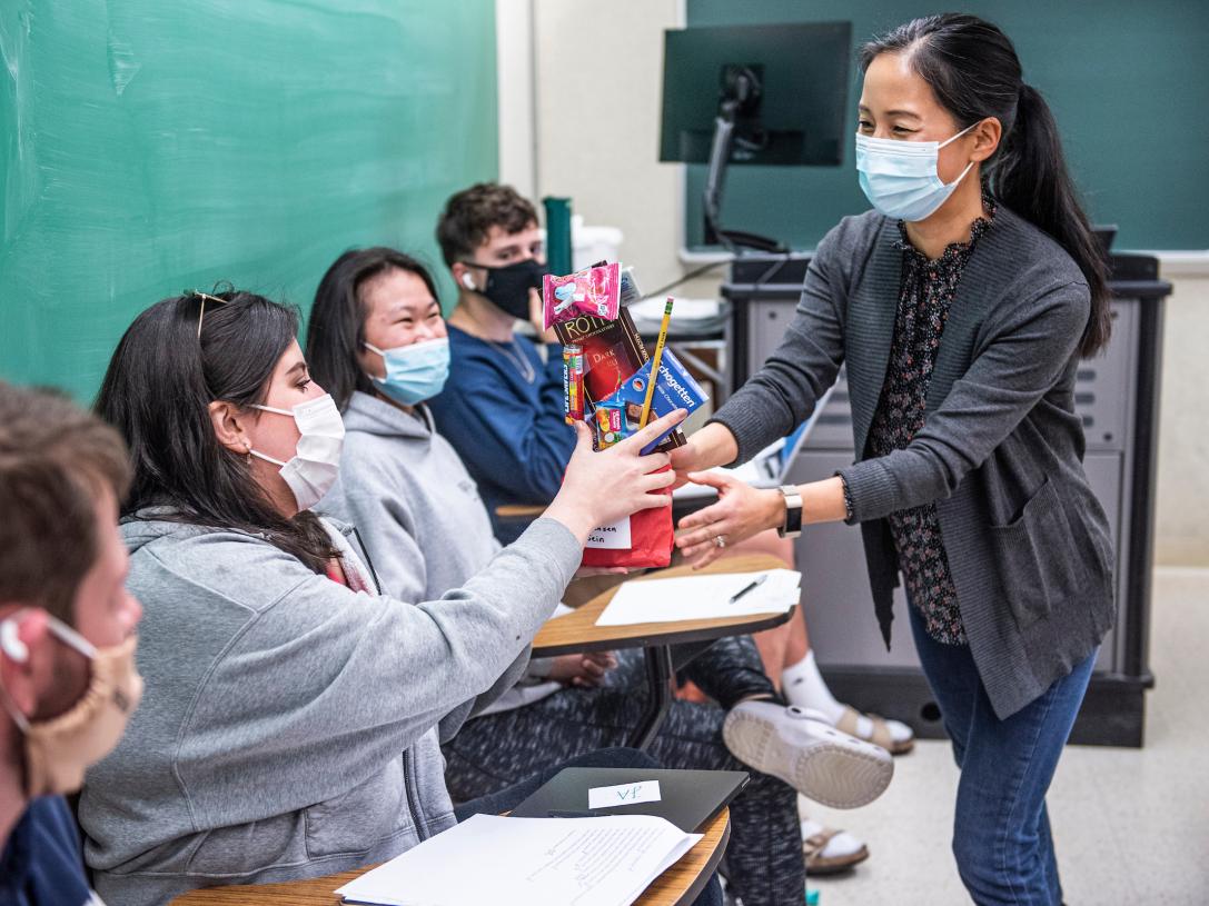 Students and faculty I an ILCS classroom.