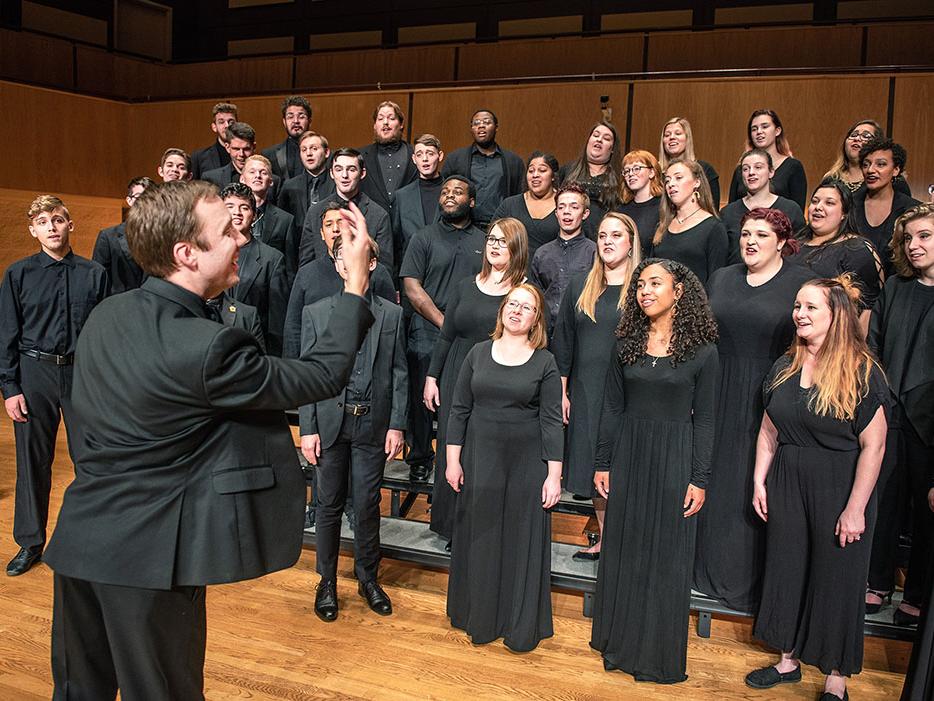 William Sauerland is conducting a choir