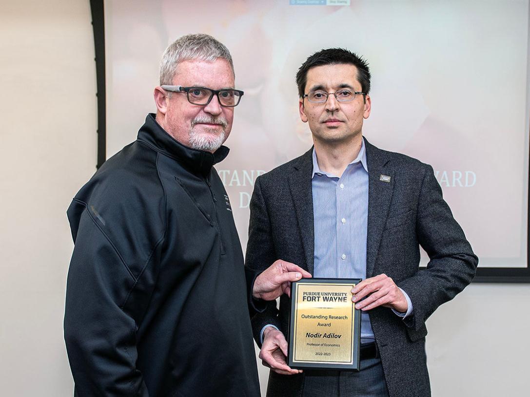 Carl Drummond presents the Outstanding Research Award to Nadir Adilov
