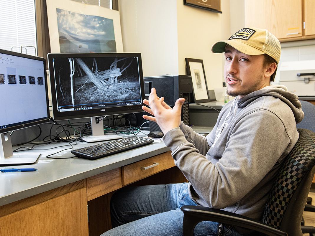 Carsten White is working in the biology lab
