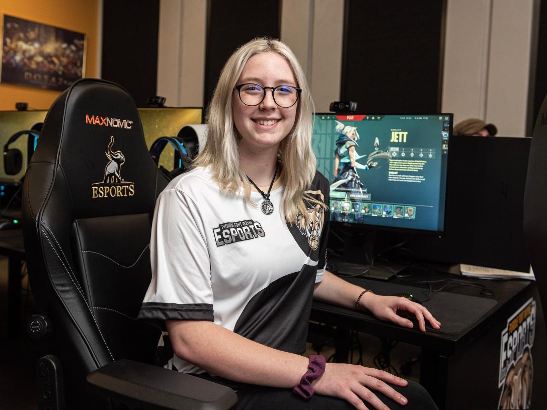 Student in Esports jersey