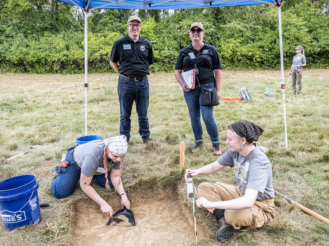 PFW students at an anthropology dig