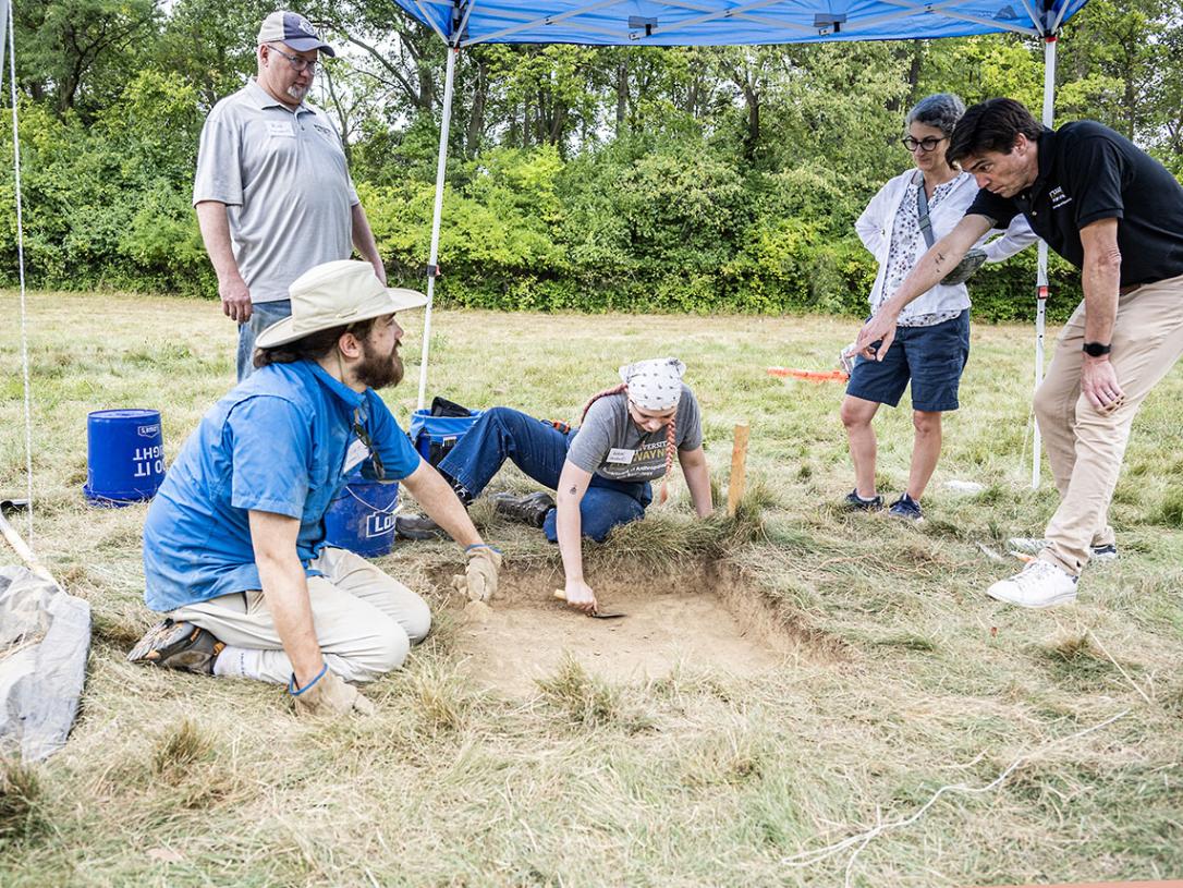 PFW students at an anthropology dig