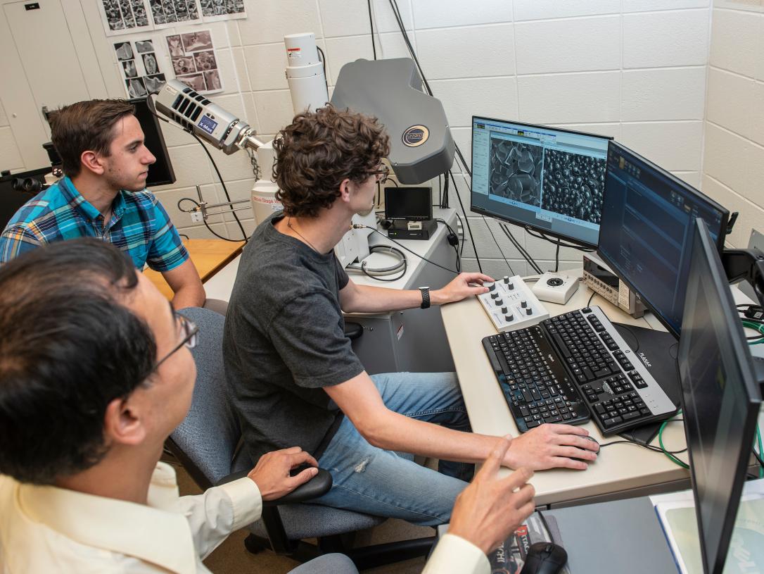 Students using computers in lab