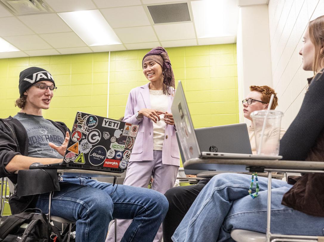 Mary Encabo-Bischoff with members of her English 131 class.