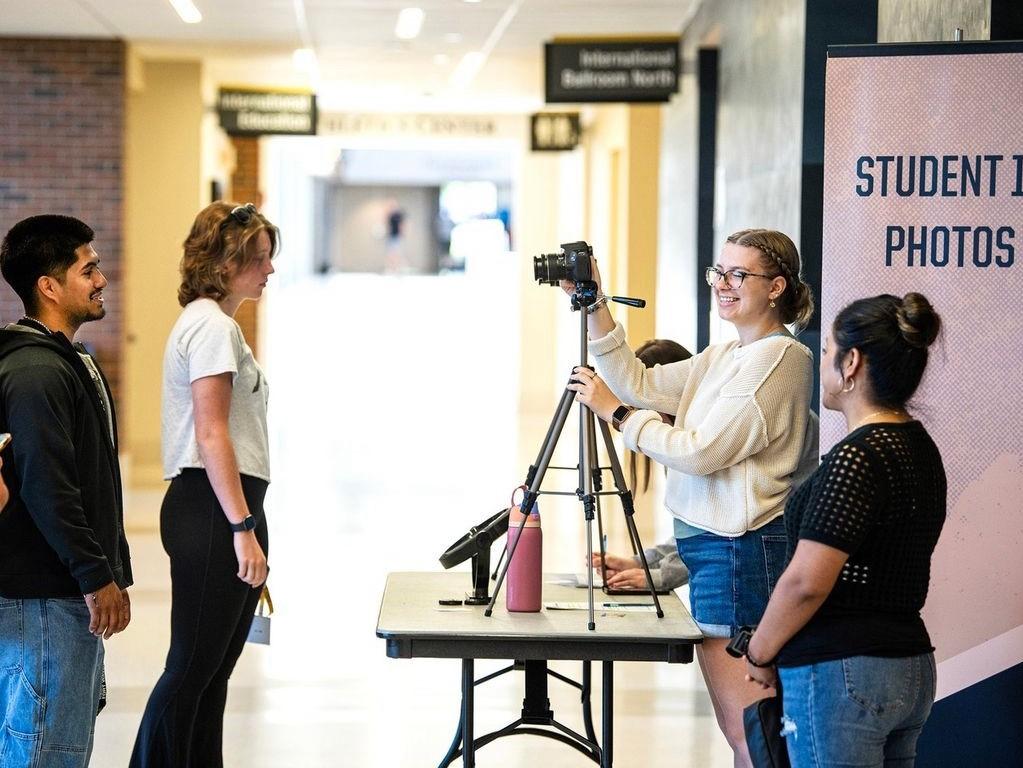 Students get their ID photos taken for their new Mastodon Cards during orientation.