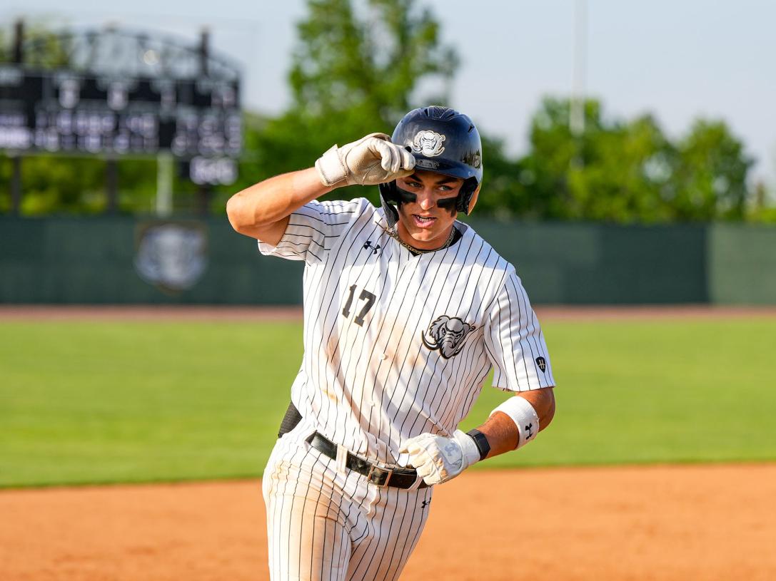 Justin Osterhouse running in a baseball game