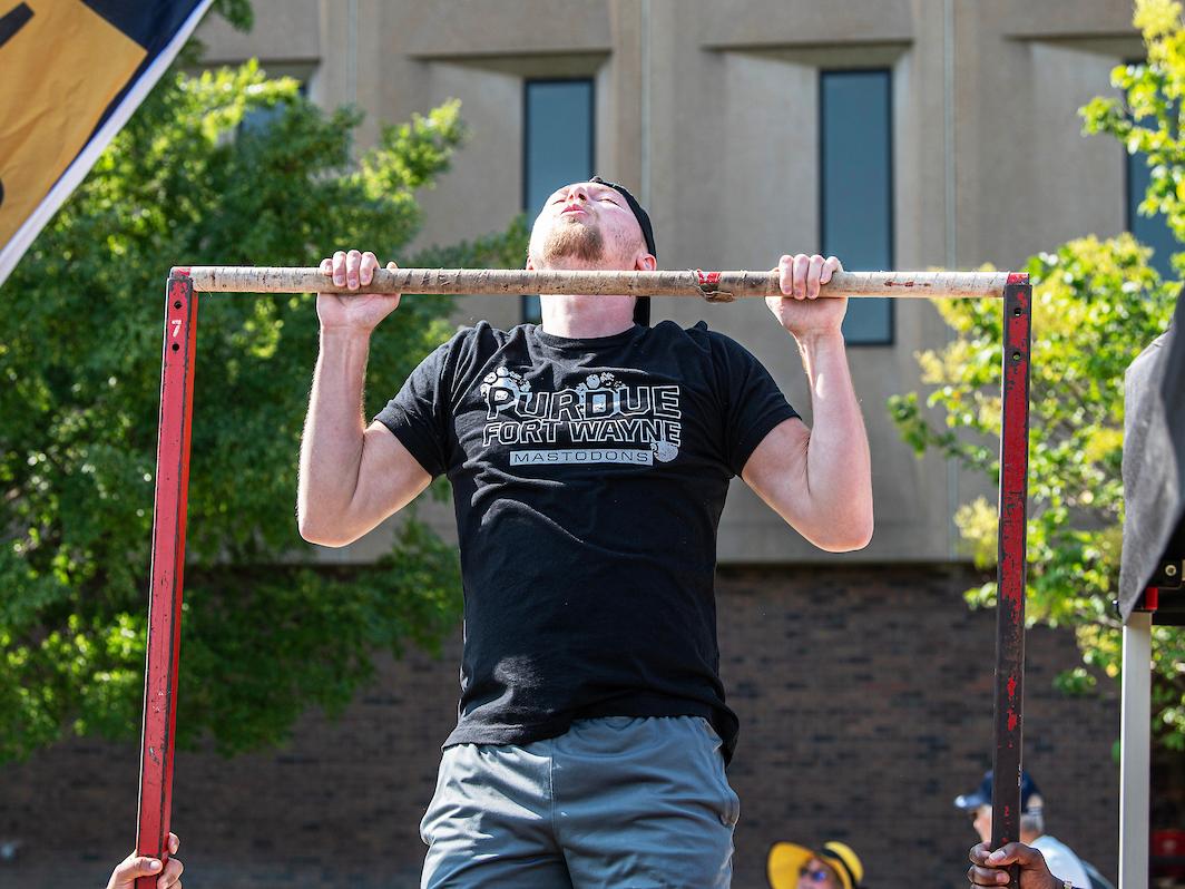 A student is doing a pullup