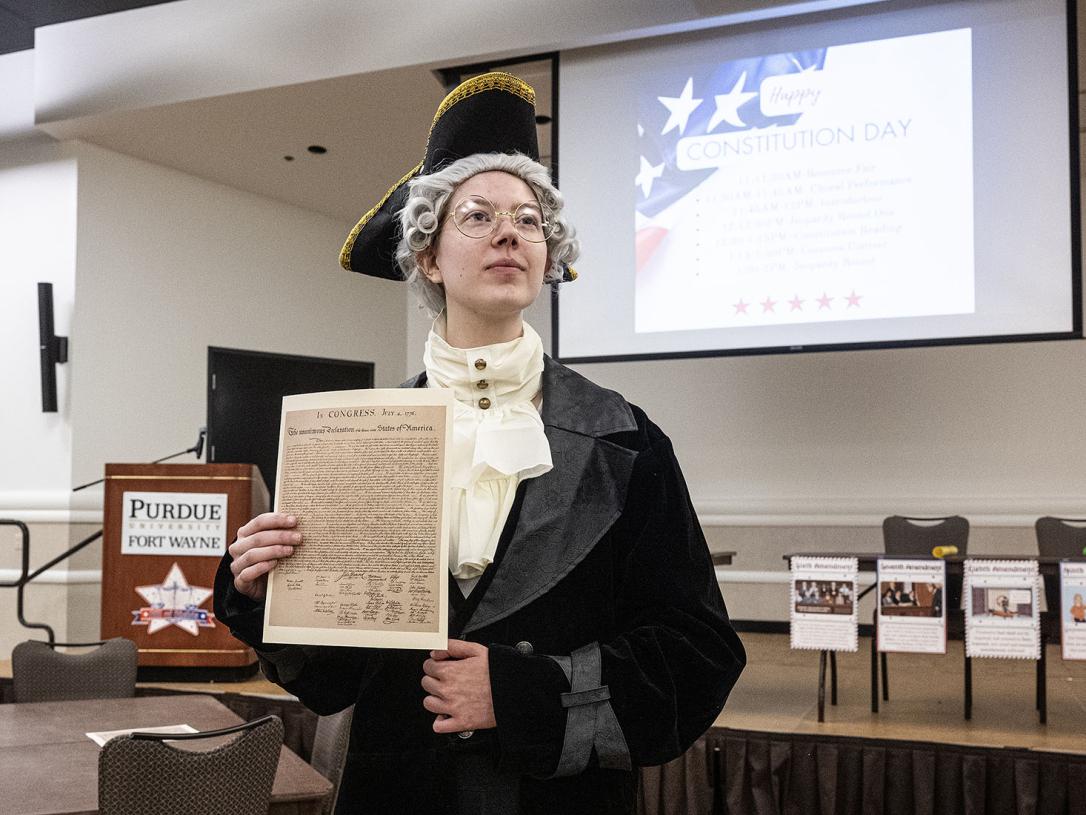 A student is dressed up like a U.S. founder from the 1700's