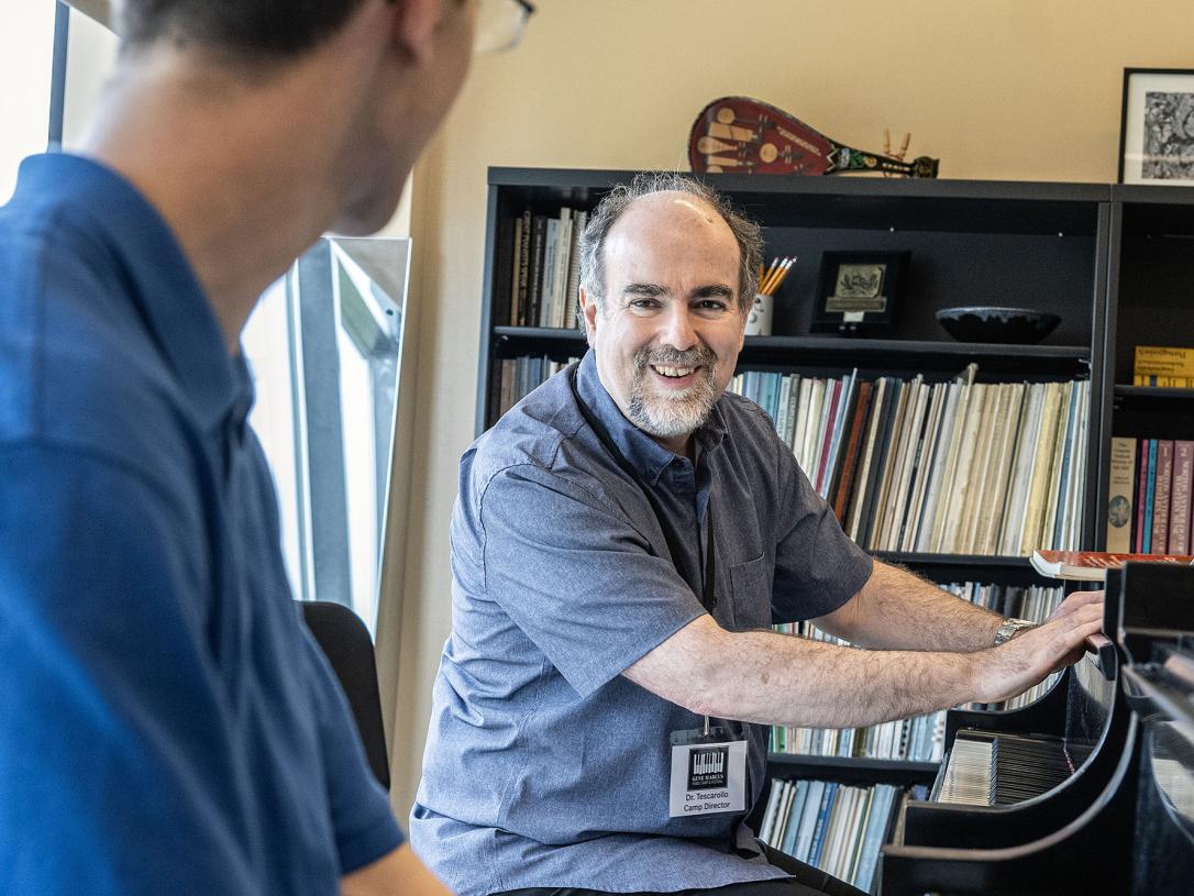 Hamilton Tescarollo is working with a piano student