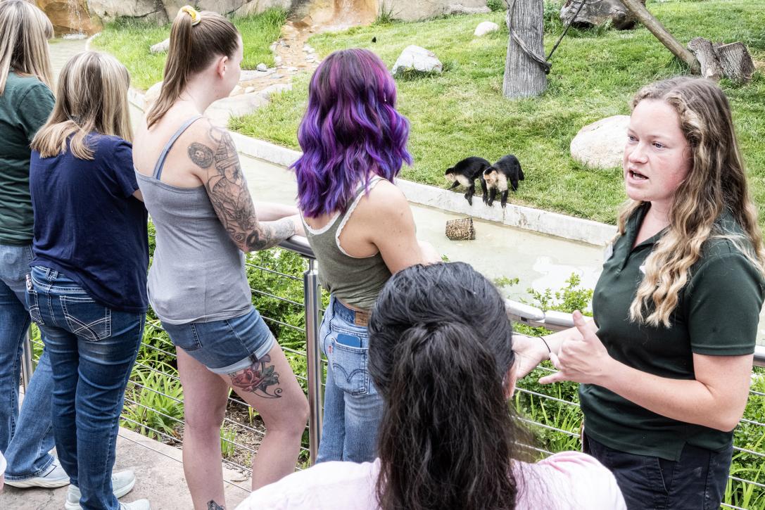 Student learning from instructor at the Fort Wayne Zoo