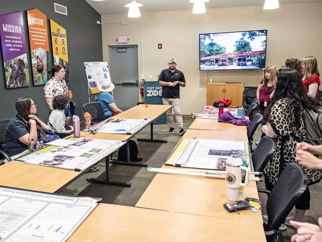 Students in a classroom at the Fort Wayne Zoo.