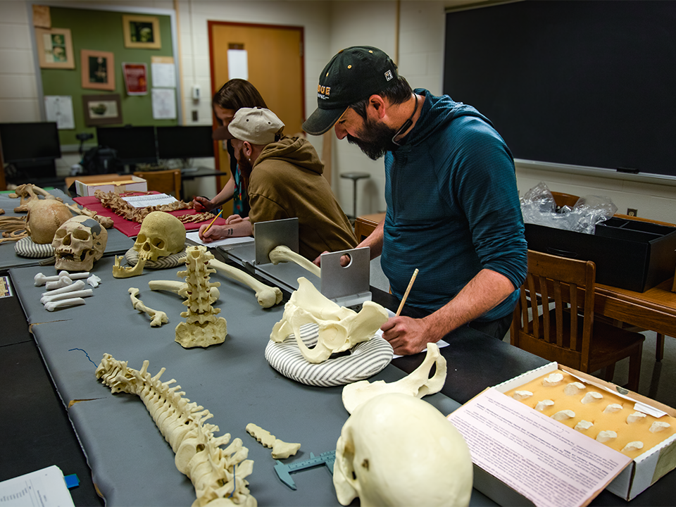 COLA_Students in the ANTH Lab
