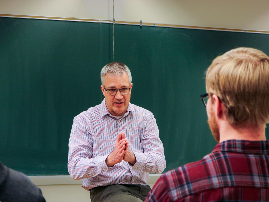 Dr. Lee Roberts lectures students in class