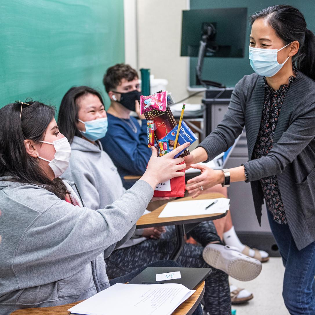 Students and faculty I an ILCS classroom.