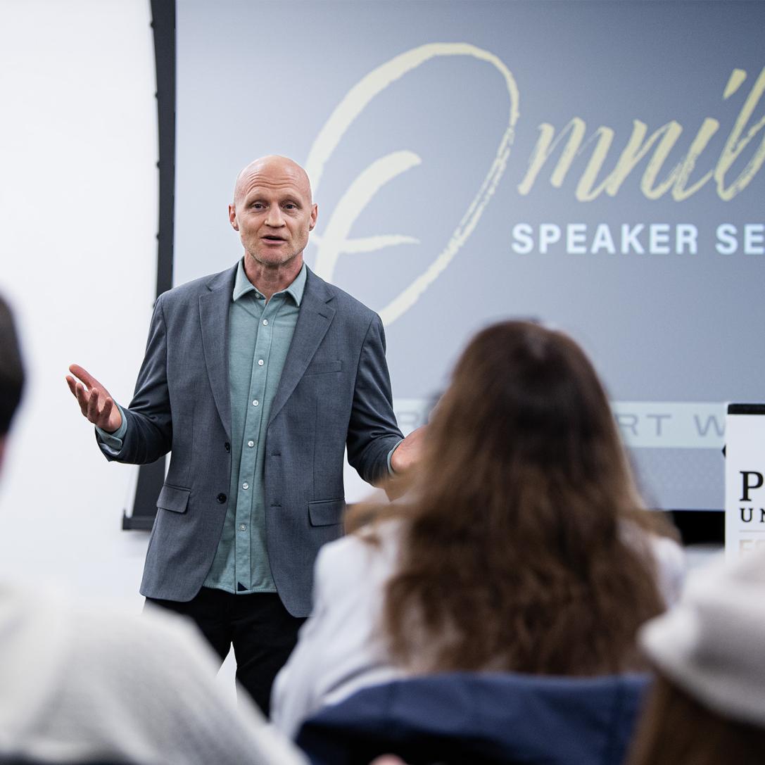 Scott Dikkers speaks to a group of students