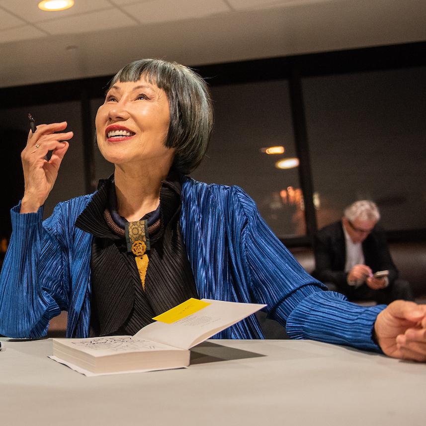 Omnibus speaker, Amy Tan talks to a guest.