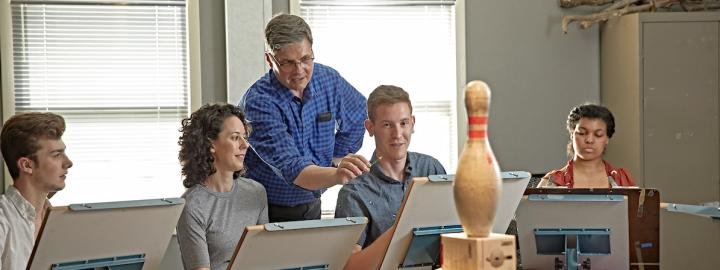 Hrehov assists Purdue Fort Wayne students in a drawing studio 