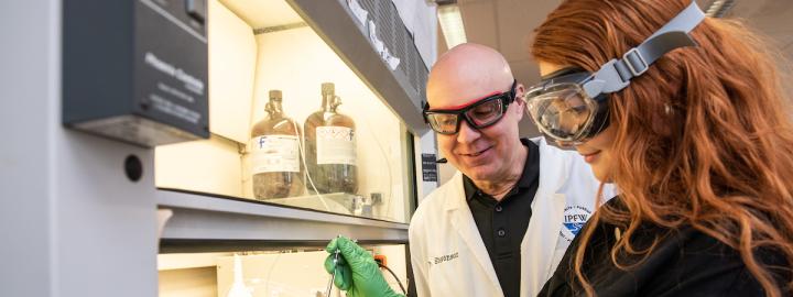 Professor Stevenson and a student working in a chem lab.