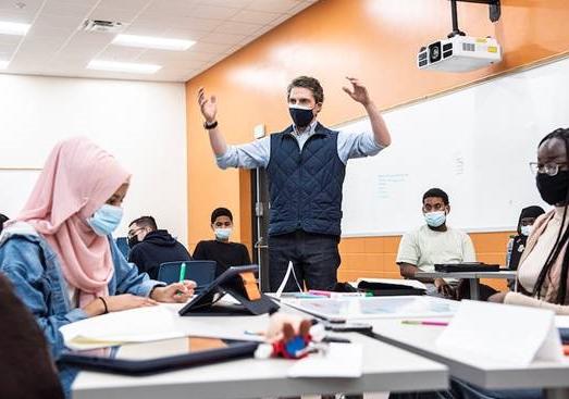 Professor Shannon Bischoff teaches a group of high school students during an intro-level college course.