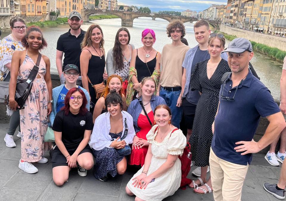Group portrait of the study abroad art students