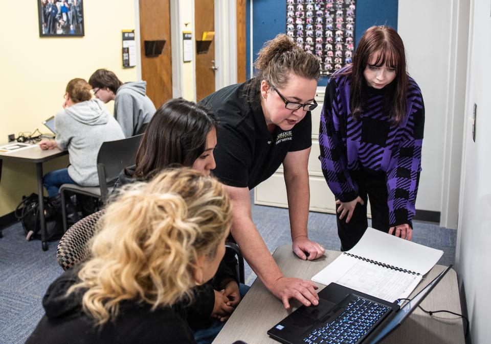 Financial Aid team members help students with their FAFSA forms.