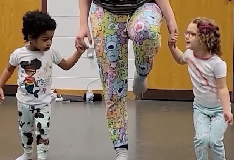 little kids dancing