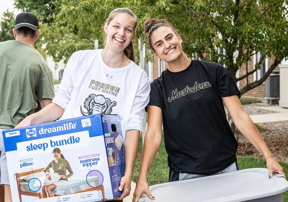 Two students are moving into student housing