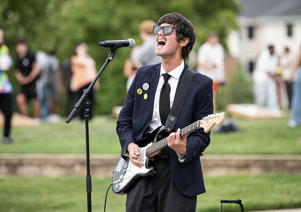 Noah Sties is singing and playing a guitar