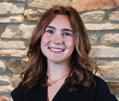 Portrait of Amanda Leonard.