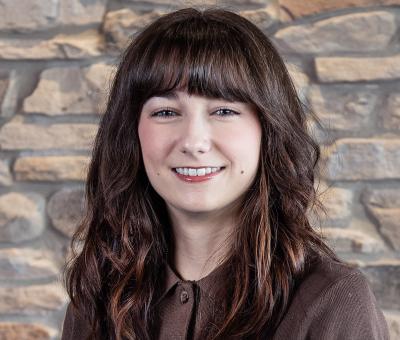 Portrait of Victoria Perna.