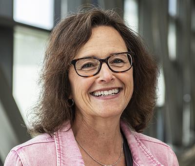Sue Miller headshot