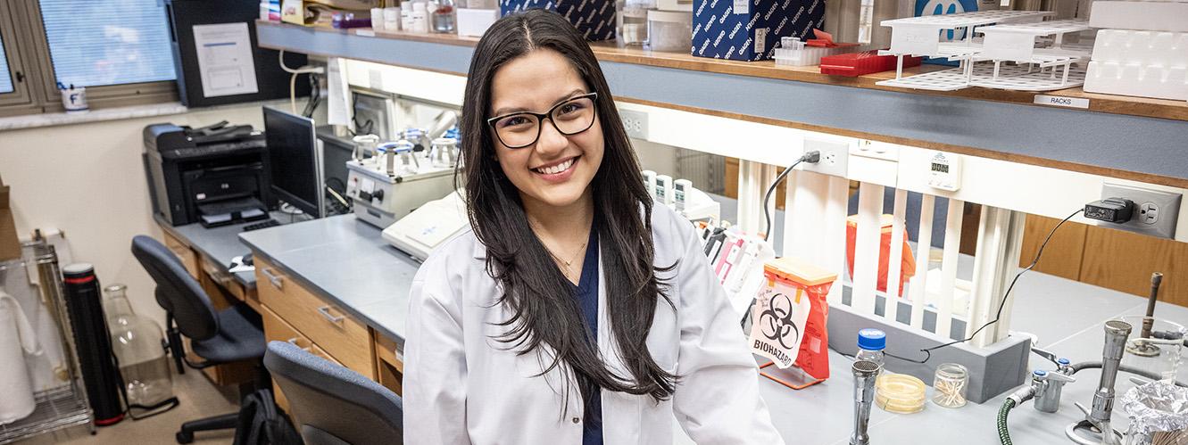 Perla Figueroa in a laboratory