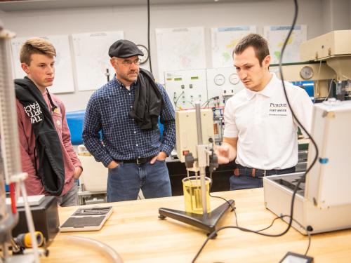 Student and parent visiting campus