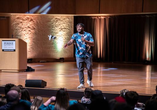 Ryan Meriwether speaks to students at Admitted Students Day in Auer Performance Hall.