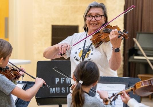 violin group lesson with children 