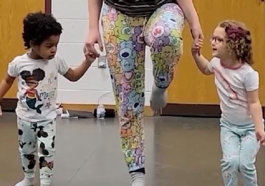 little kids dancing