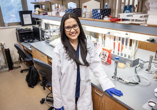 Perla Figueroa in a laboratory