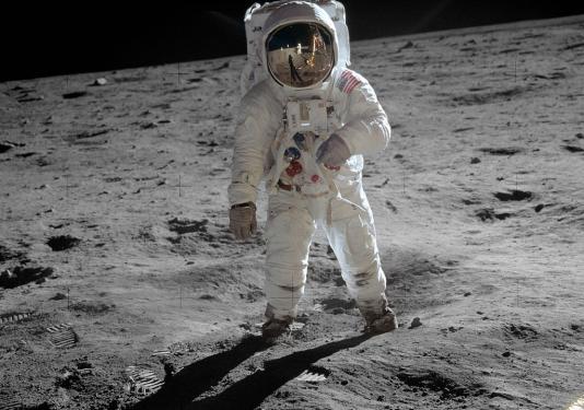 NASA-astronaut-Buzz-Aldrin-walks-on-moon-Appoollo-11.jpeg