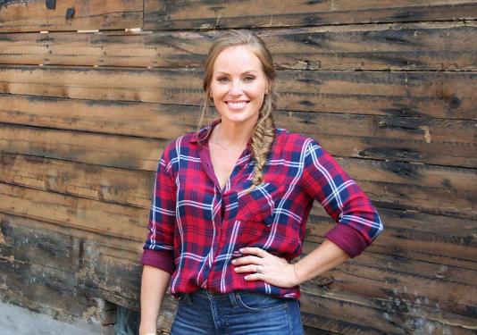 Mina Starsiak Hawk, keynote speaker for Tapestry 2021.