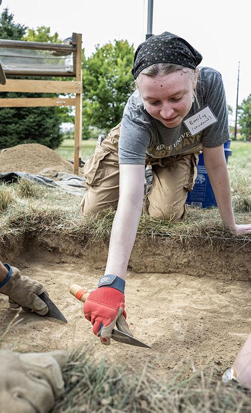 PFW students at an anthropology dig