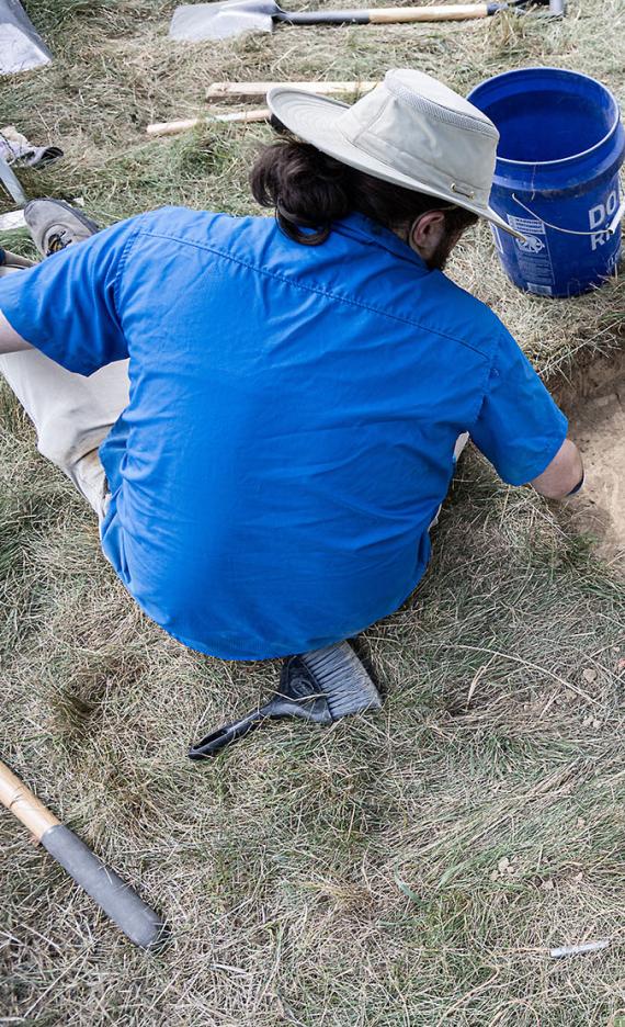 PFW students at an anthropology dig