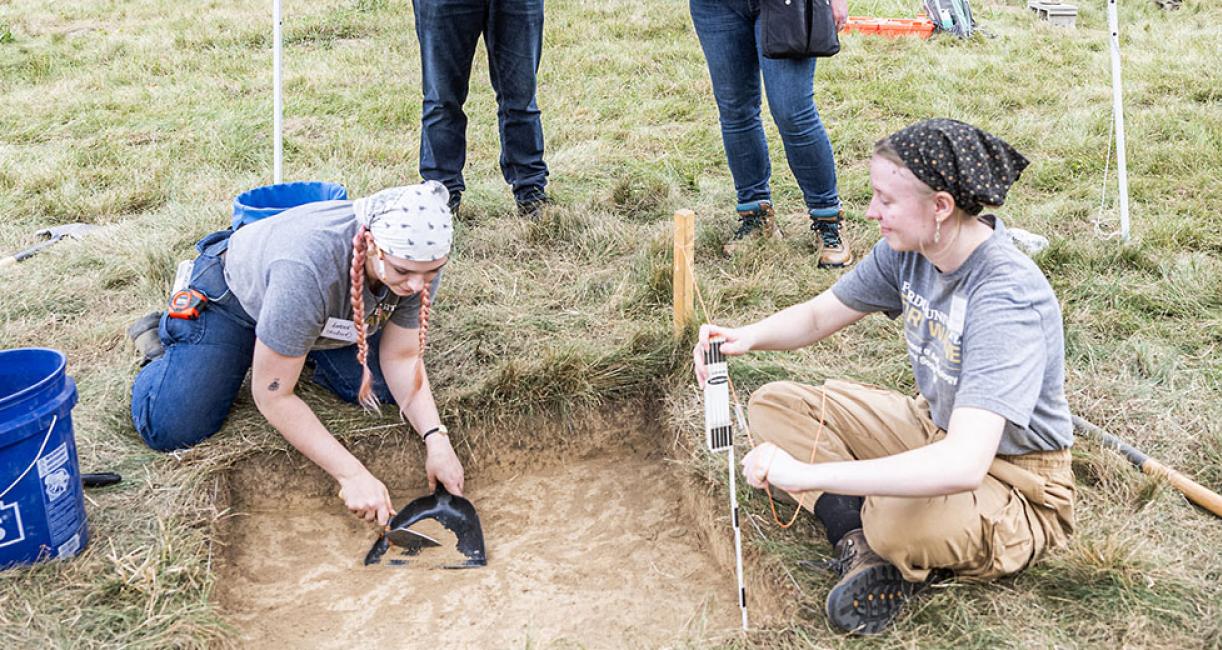 PFW students at an anthropology dig